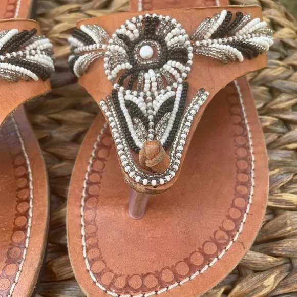 NEW African Maasai Handmade Black & White Beaded Tan Leather Toe Post Sandals - Picture 3 of 7